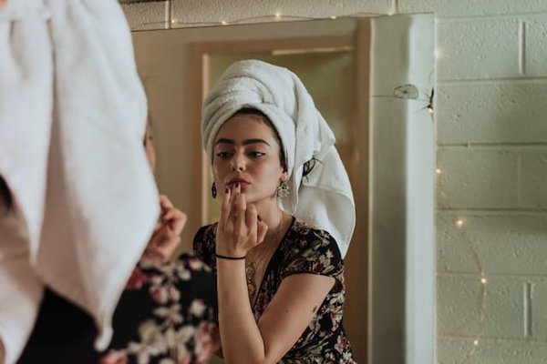 Les gestes incontournables pour une routine beauté matinale réussie