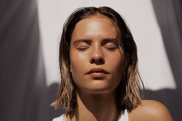 Soins de la peau sensible : 7 astuces pour une peau apaisée et éclatante