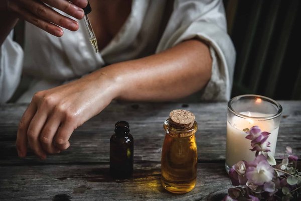 Les cosmétiques naturels à éviter pour les peaux sensibles